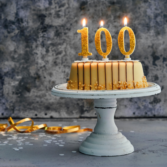 Tort na 100 urodziny.
